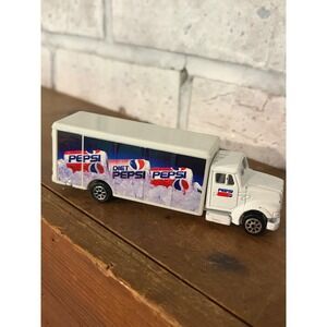 1990s Road Champs Deluxe Series die-cast Pepsi and Diet Pepsi delivery truck